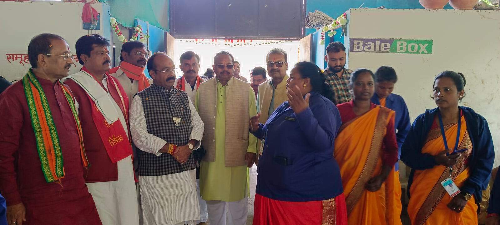 स्वच्छता दीदीयां देश में अम्बिकापुर व छत्तीसगढ़ का नाम रोशन कर रही हैं-साव