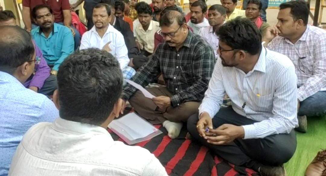 लिखित पत्र मिलने के बाद आदिवासी महासभा की हड़ताल खत्म
