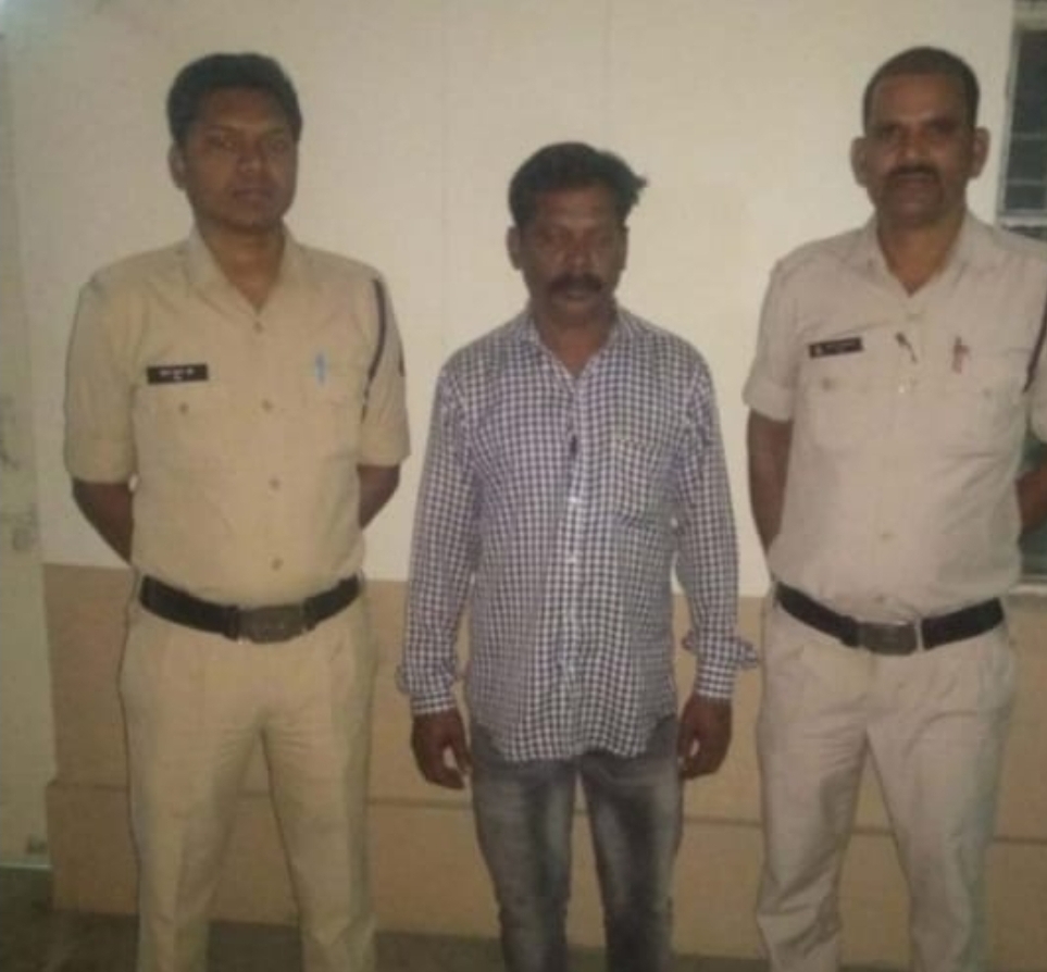 अधेड़ ने किया 13 साल की बच्ची से रेप, गिरफ्तार