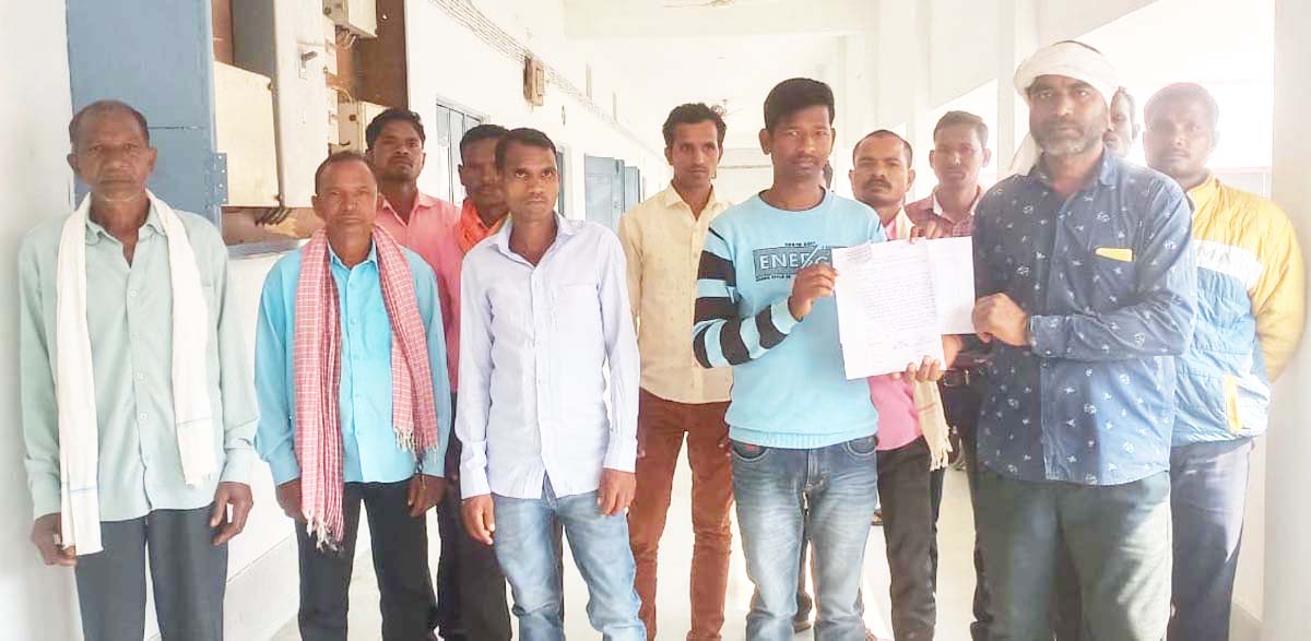 बंजी के किसानों को गाँव में खुले धान खरीदी केंद्र का नहीं मिल रहा लाभ