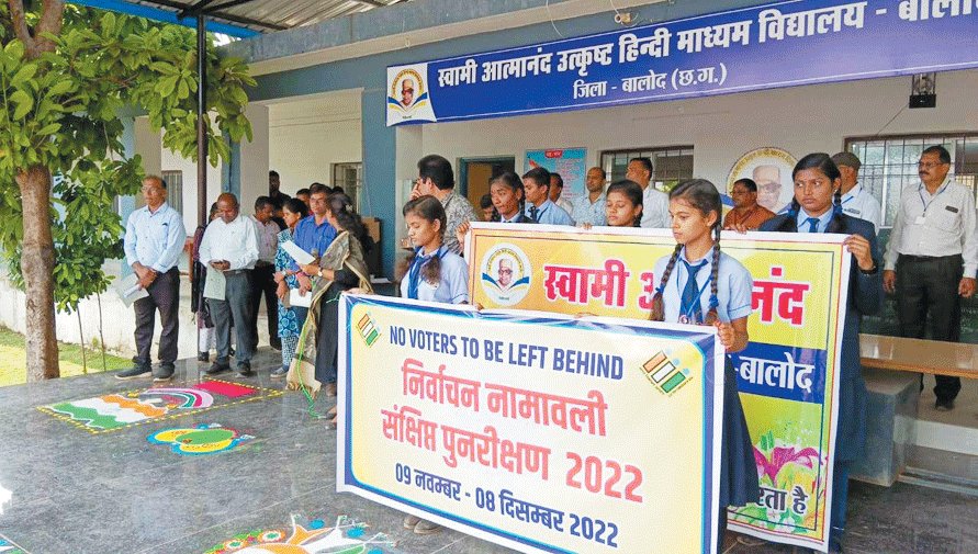 मतदाता पुनरीक्षण कार्य शुरू मतदाता पुनरीक्षण कार्य शुरू