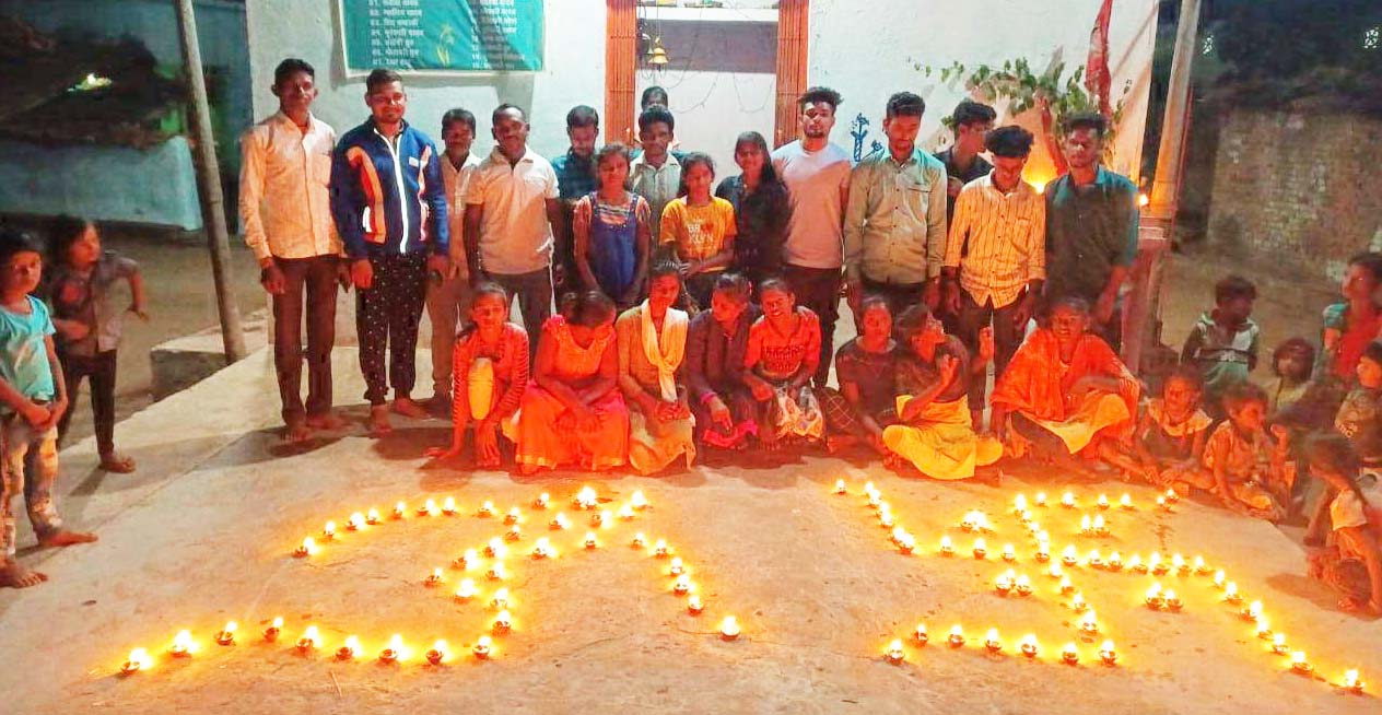 कार्तिक पूर्णिमा पर 101 दीपक जलाए कार्तिक पूर्णिमा पर 101 दीपक जलाए