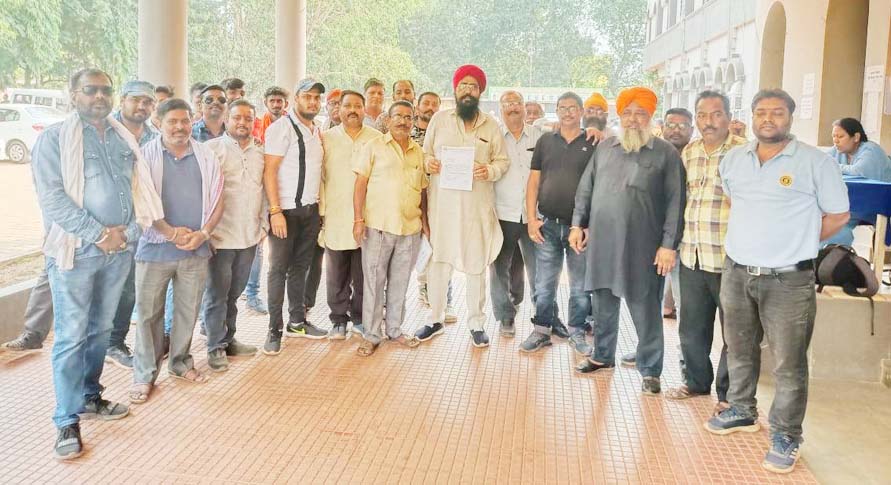 ट्रकों में जीपीएस लगाने के आदेश से ट्रांसपोर्टर आक्रोशित