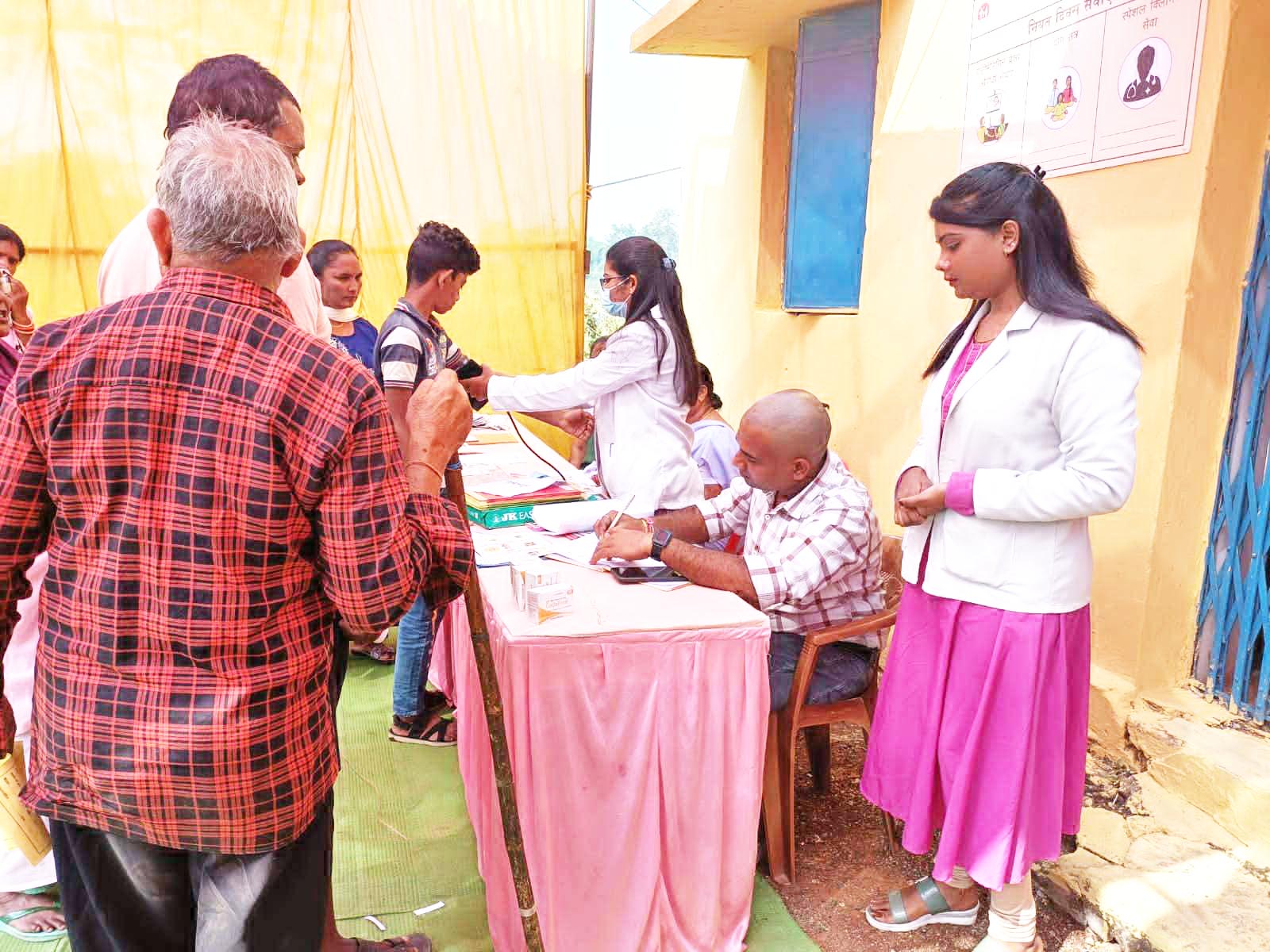 स्वास्थ्य मेला में परीक्षण, मिल रही नि:शुल्क दवाइयां स्वास्थ्य मेला में परीक्षण, मिल रही नि:शुल्क दवाइयां
