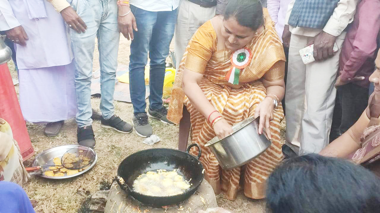 कोई काम छोटा नहीं होता, अपने कौशल को पहचाने कड़े परिश्रम कर पाए सफलता - छन्नी कोई काम छोटा नहीं होता, अपने कौशल को पहचाने कड़े परिश्रम कर पाए सफलता - छन्नी