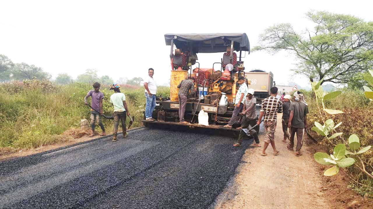 ग्रामीण क्षेत्रों में सडक़ निर्माण व मरम्मत शुरू