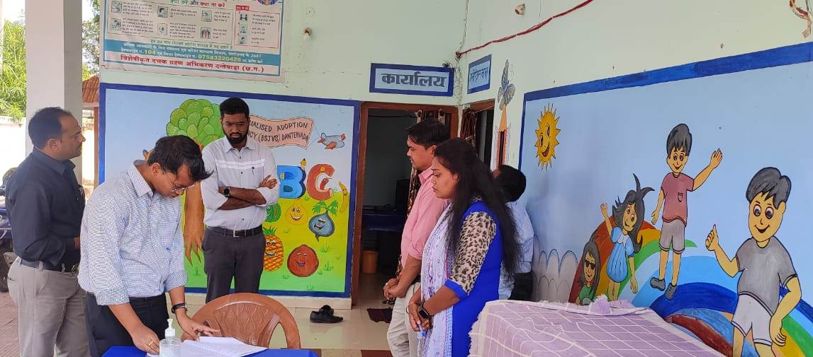 सीईओ ने लिया नारी निकेतन का जायजा