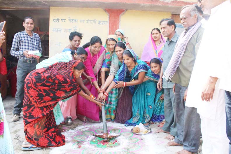 भवन निर्माण के लिए मेयर ने किया भूमिपूजन