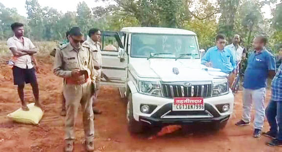 अपात्रों को वनाधिकार पट्टा देने की  शिकायत, अफसर जांच के लिए पहुंचे