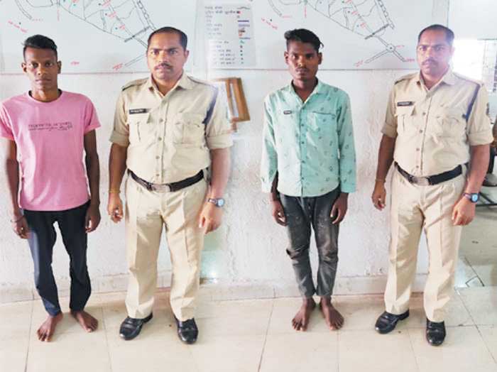 धारदार हथियार लेकर घूम रहे दो पकड़ाए