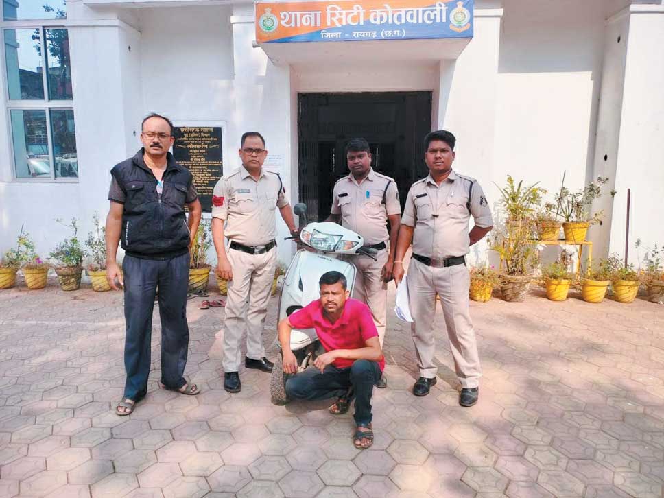 चोरी की स्कूटी खपाने ग्राहक तलाश रहा आरोपी पकड़ाया