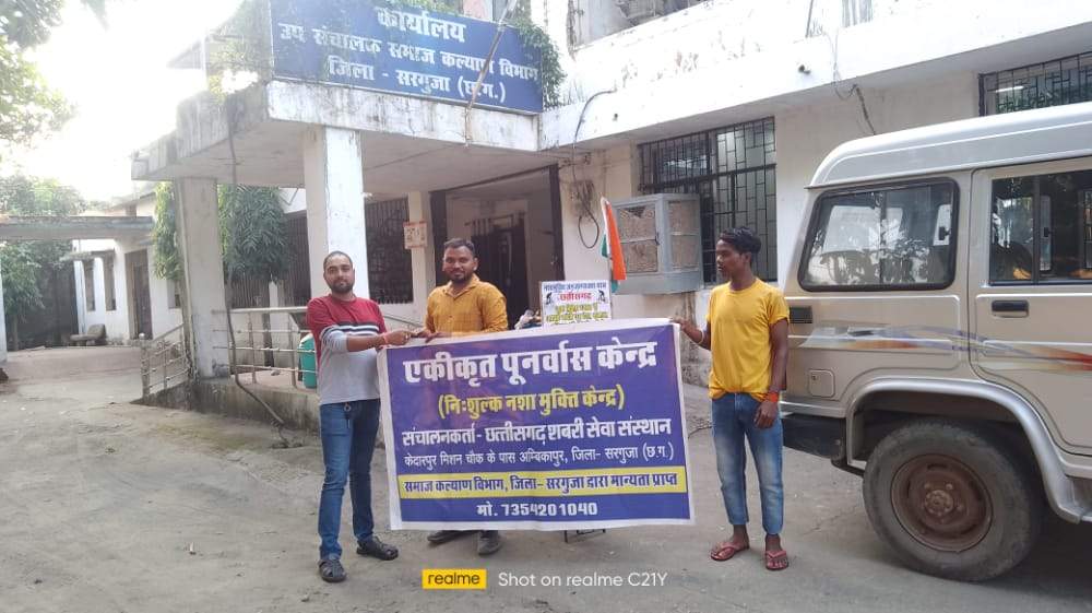 नशामुक्ति के लिए साइकिल यात्रा पर निकले ब्रजराज का शबरी संस्था व प्रशासन ने किया स्वागत 