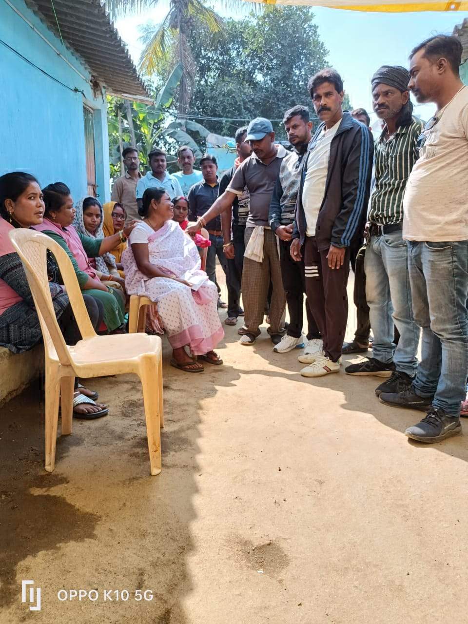 ऑटो एसो. ने साथी चालक की मृत्यु पर आपस में इकट्ठा कर परिवार को दी सहयोग राशि