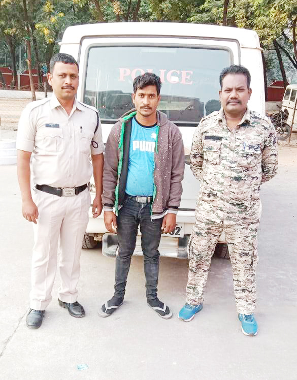 अवैध शराब परिवहन करते पकड़ाया युवक  