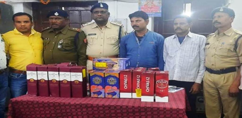हीराकुंड एक्सप्रेस से पौने दो लाख की ब्रांडेड शराब जब्त