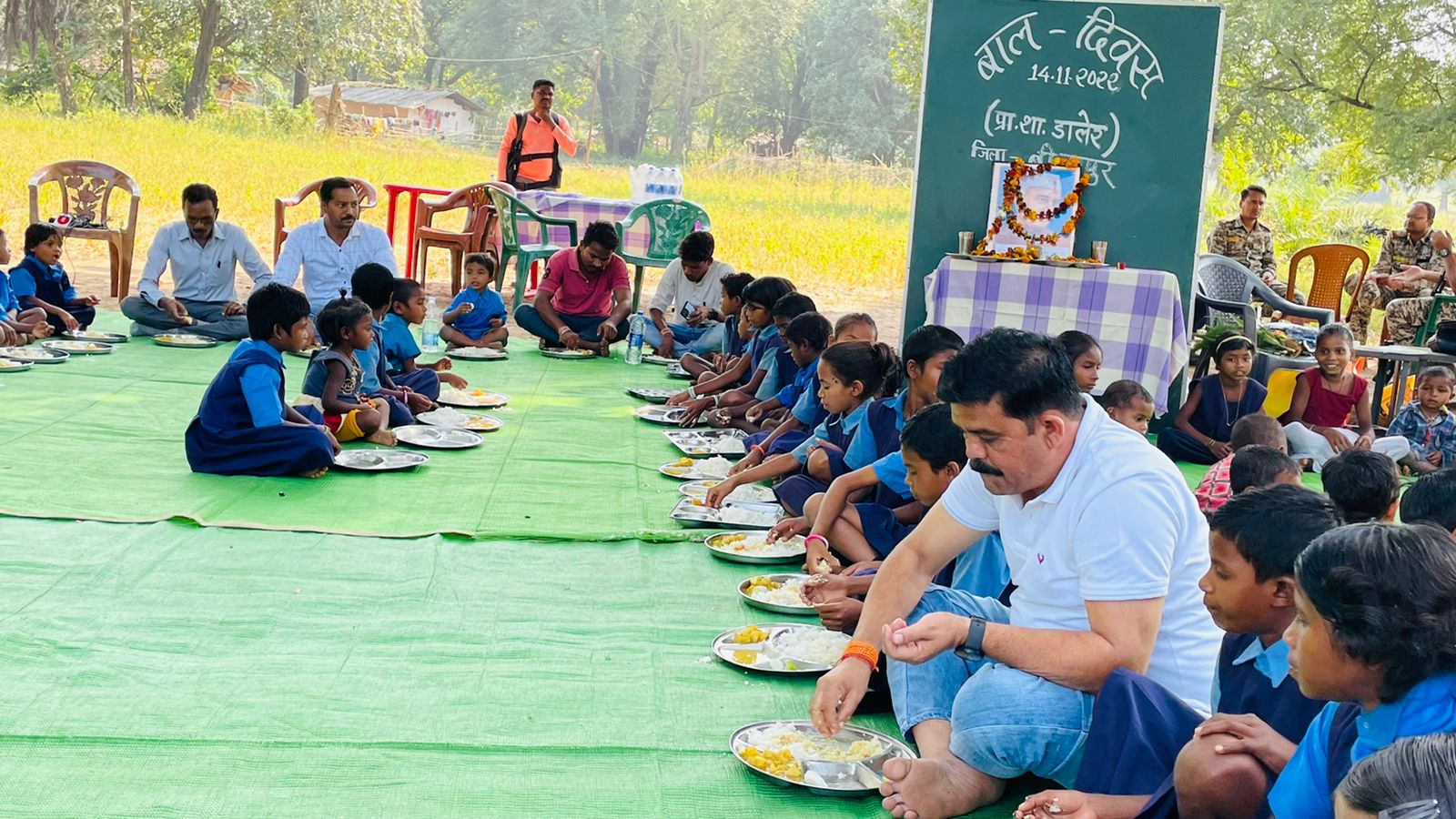 डालेर स्कूल पहुंच विधायक विक्रम ने बच्चों संग मनाया बाल दिवस डालेर स्कूल पहुंच विधायक विक्रम ने बच्चों संग मनाया बाल दिवस