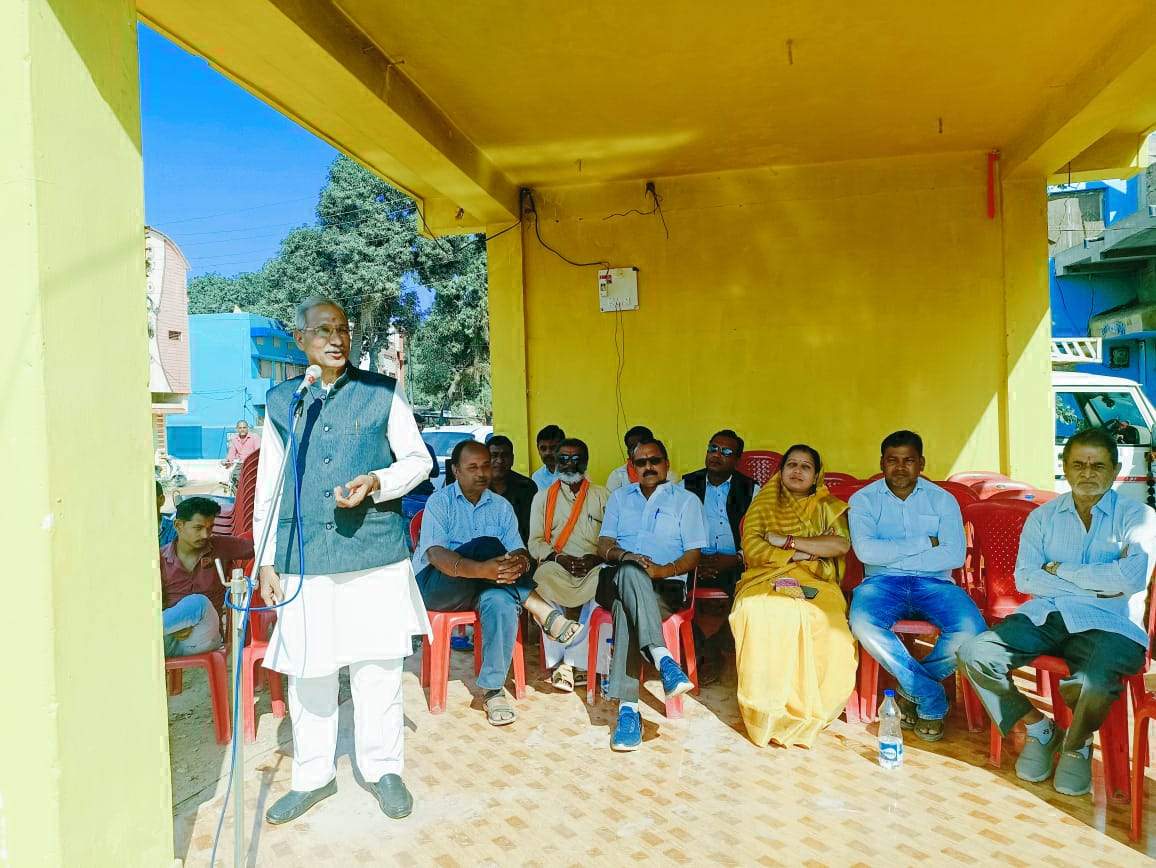 सडक़ों की दुर्दशा को लेकर सडक़ पर उतरे भाजपाई और ग्रामीण