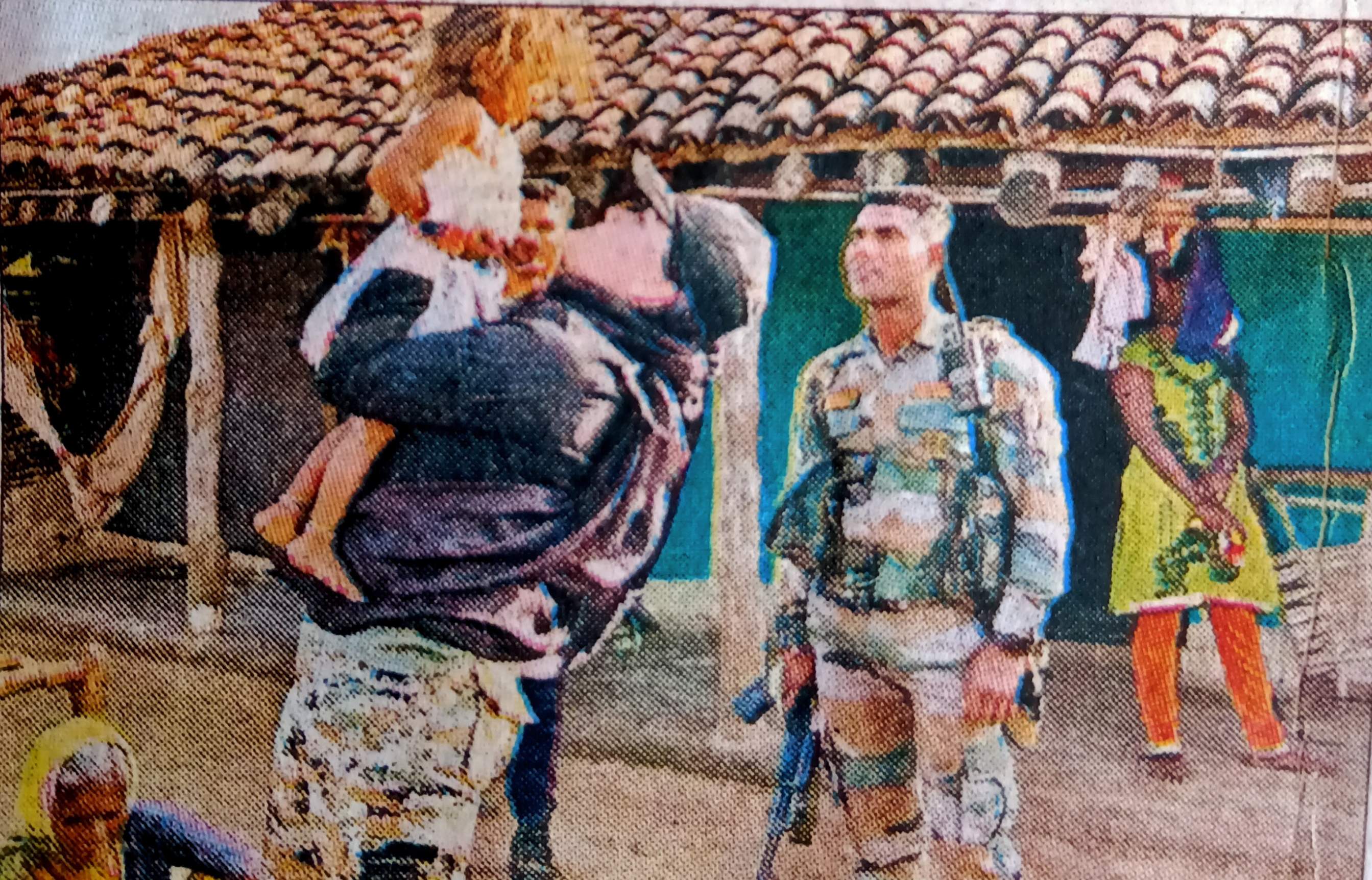 घोर नक्सली क्षेत्रों में पहुंचीं एसपी, ग्रामीणों और जवानों का हौसला बढ़ाया, बच्चों को किया प्यार