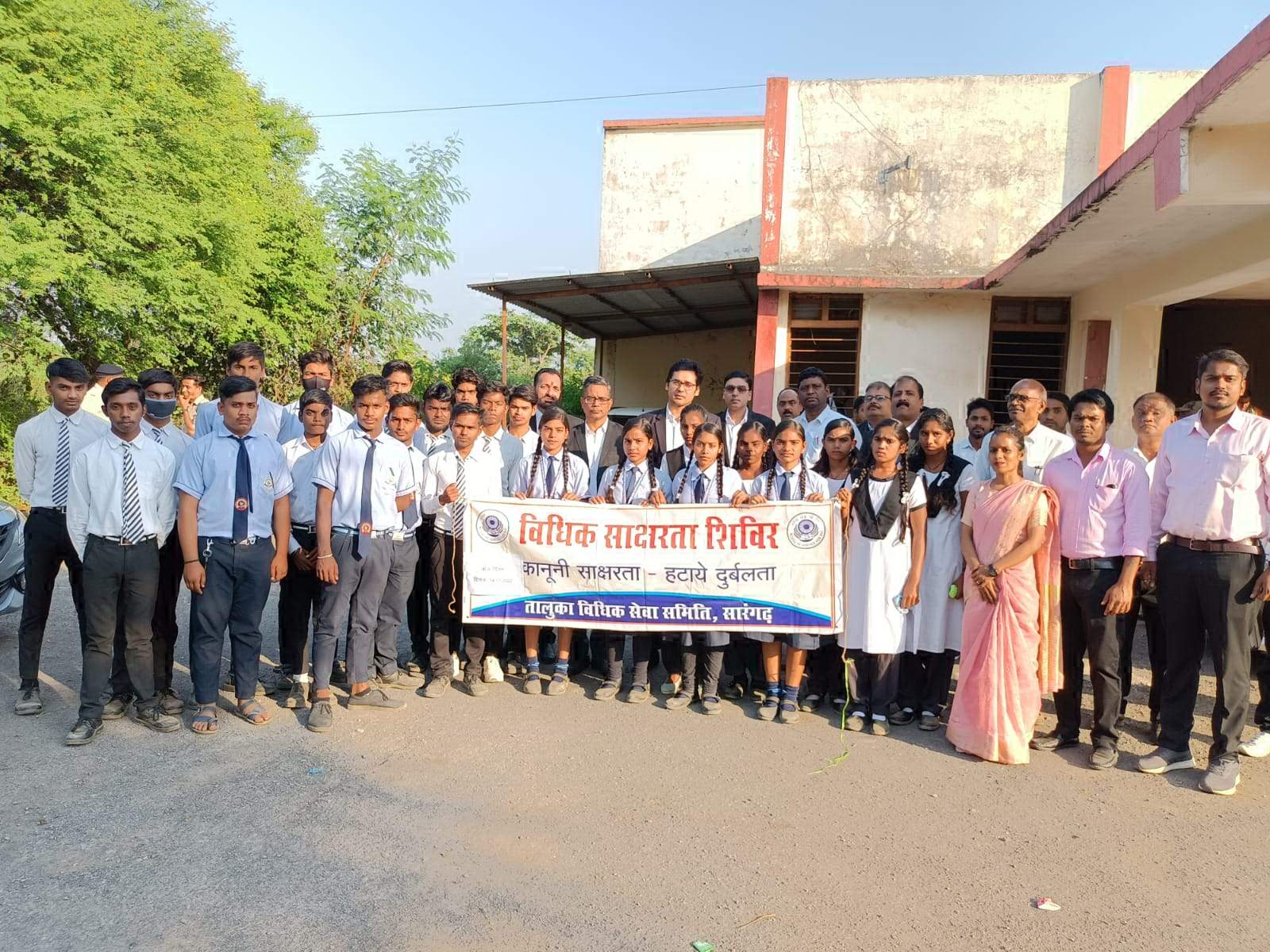 स्कूल के बच्चों को कराया न्यायालय का भ्रमण