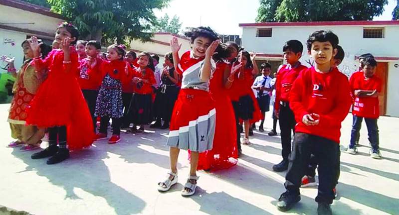 स्वामी आत्मानंद स्कूल में धूमधाम से मना बाल दिवस स्वामी आत्मानंद स्कूल में धूमधाम से मना बाल दिवस