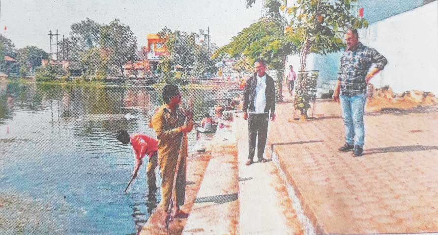 नपा ने राम सागर तालाब सहित अन्य मोहल्लों में चलाया सफाई अभियान नपा ने राम सागर तालाब सहित अन्य मोहल्लों में चलाया सफाई अभियान