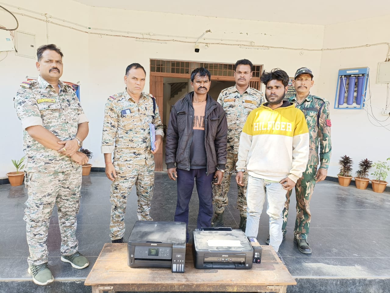 स्कूल में चोरी के 2 आरोपी गिरफ्तार
