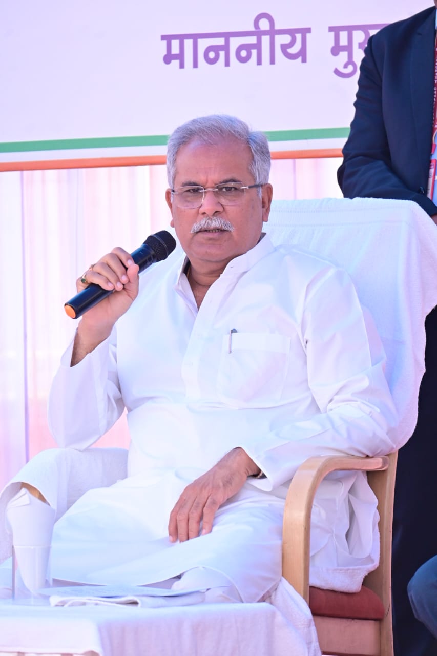 सीएम के लौटते ही सीसीएफ-डीएफओ ने दो वनकर्मी को किया सस्पेंड सीएम के लौटते ही सीसीएफ-डीएफओ ने दो वनकर्मी को किया सस्पेंड