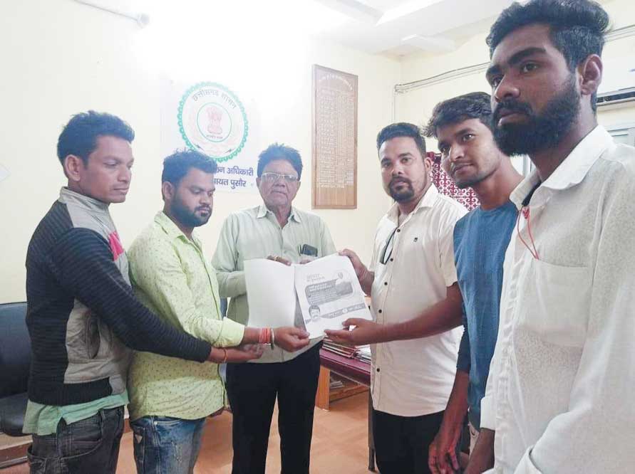 स्वीकृति के बाद भी सडक़ निर्माण शुरू नहीं, ज्ञापन