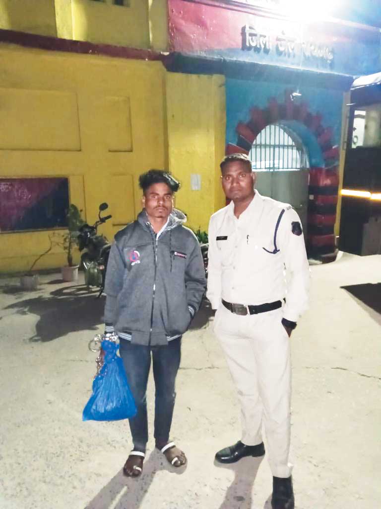 रेप आरोपी झारखंड से गिरफ्तार रेप आरोपी झारखंड से गिरफ्तार