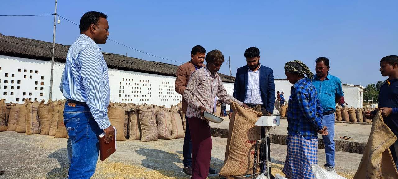 राइस मिलों व खरीदी केंद्रों का  निरीक्षण