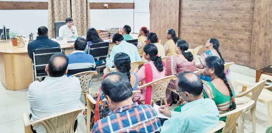 बच्चों को भी स्वच्छता के लिए जागरूक करें आयुक्त ने स्कूल के प्राचार्यों से की अपील