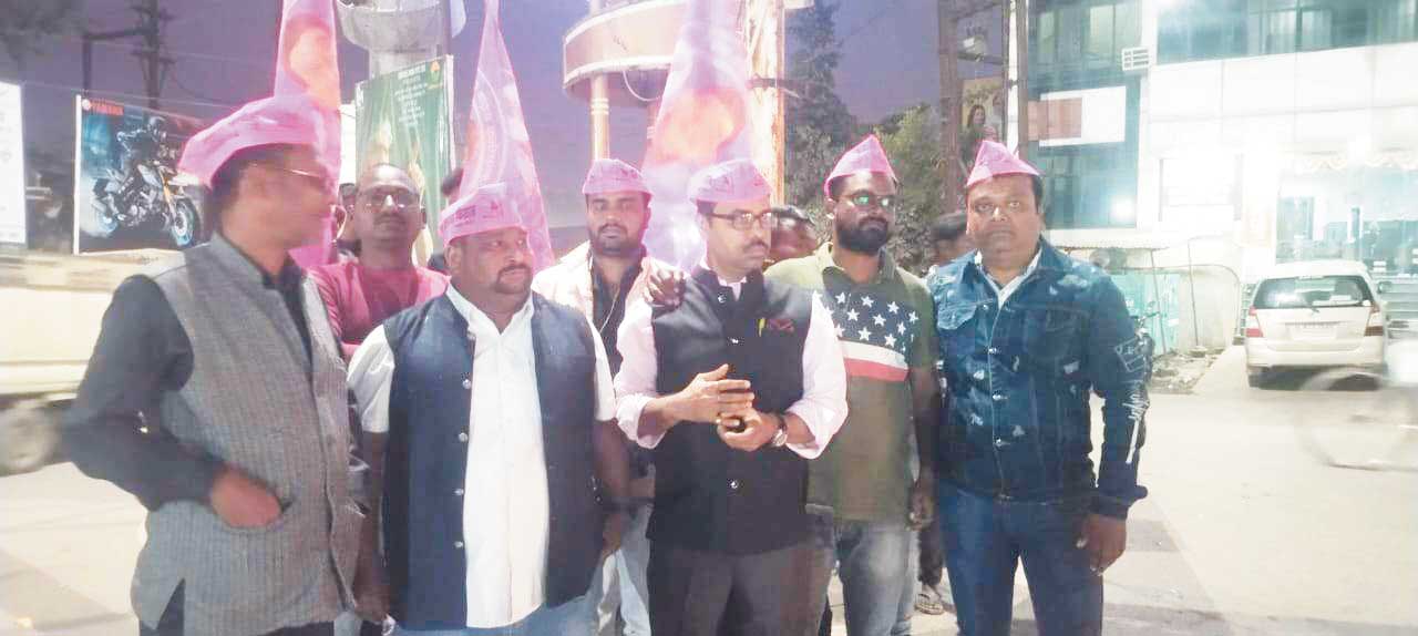 ऋचा पर एफआईआर से भडक़े जोगी समर्थक, फूंका सीएम का पुतला