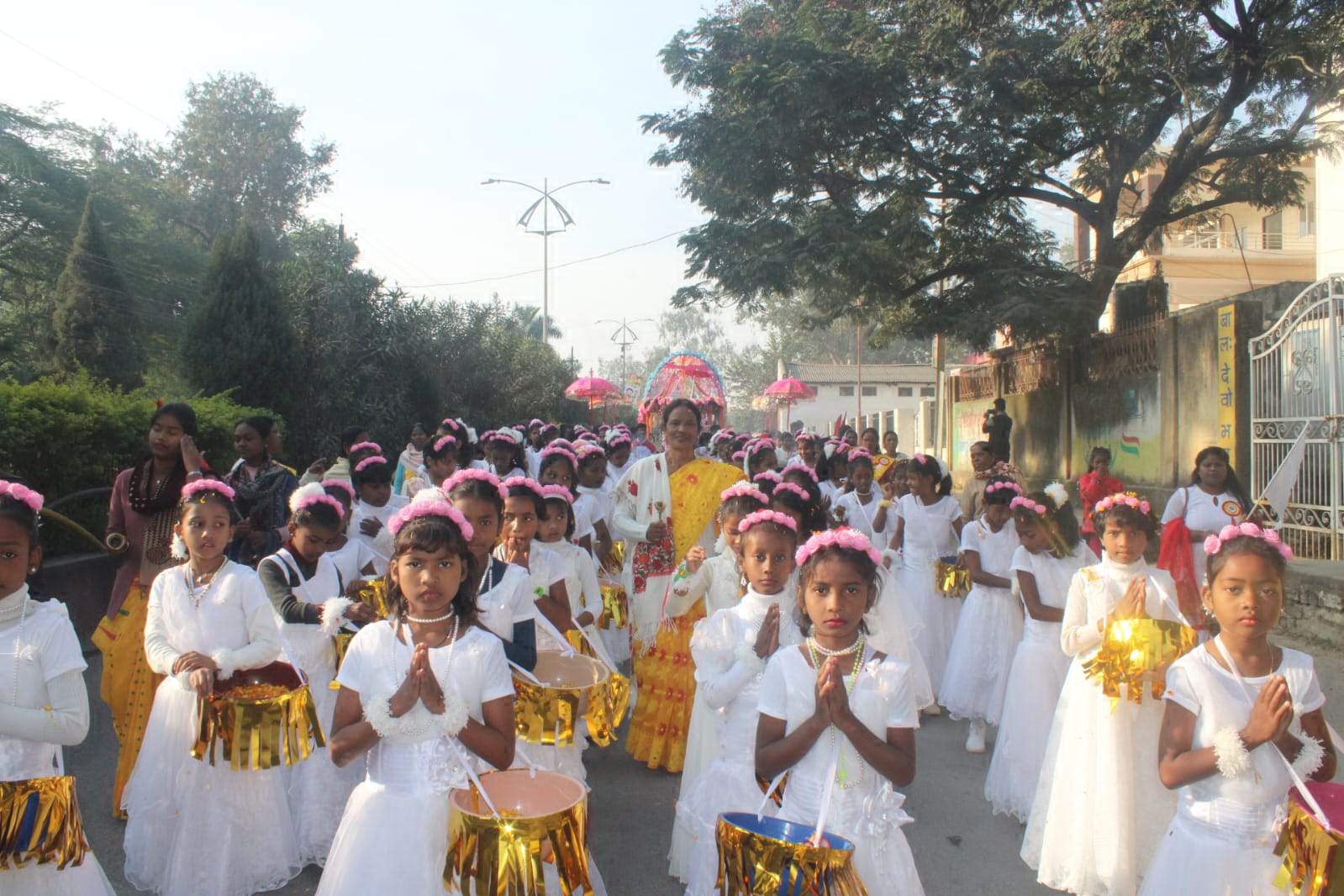 ख्रीस्त राजा पर्व पर निकाली शोभायात्रा