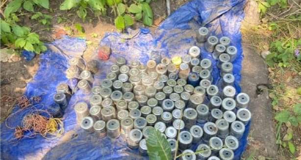 विस्फोटकों का बड़ा जखीरा मिला