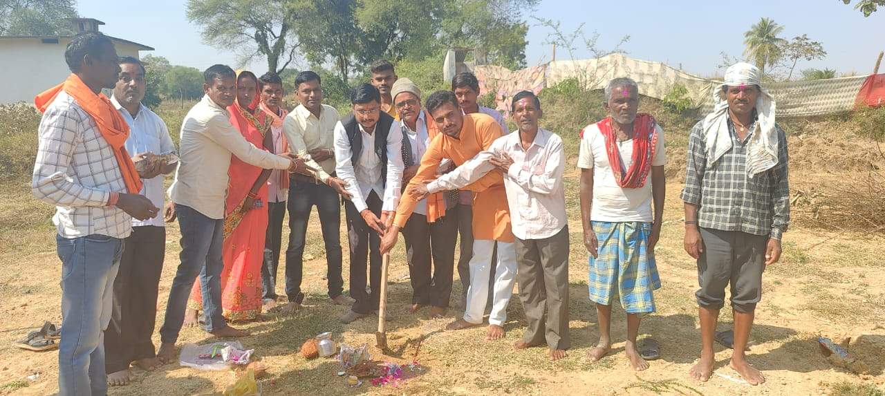 पानी टंकी निर्माण जिपं. सदस्य ने किया भूमिपूजन पानी टंकी निर्माण जिपं. सदस्य ने किया भूमिपूजन