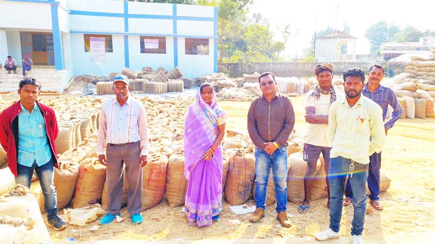 गट्टासिल्ली धान खरीदी केंद्र का निरीक्षण