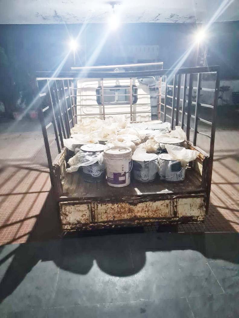 शराब पकडऩे गई टीम को मिला 20 साल से फरार लूटपाट का आरोपी शराब पकडऩे गई टीम को मिला 20 साल से फरार लूटपाट का आरोपी