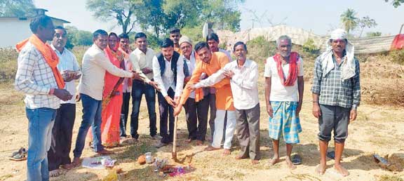जिपं सदस्य ने किया पानी टंकी निर्माण का भूमिपूजन जिपं सदस्य ने किया पानी टंकी निर्माण का भूमिपूजन