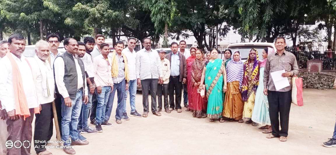 रेत की अवैध खुदाई रोकने प्रदर्शन