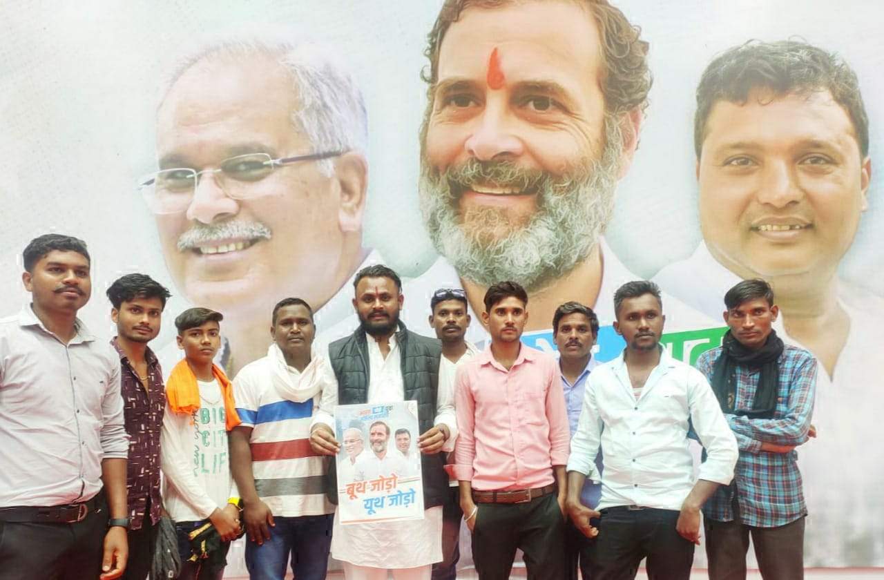 सीएम-राष्ट्रीय अध्यक्ष के हाथों कुरुद के  देवव्रत को मिला बेस्ट युकांध्यक्ष का सम्मान 