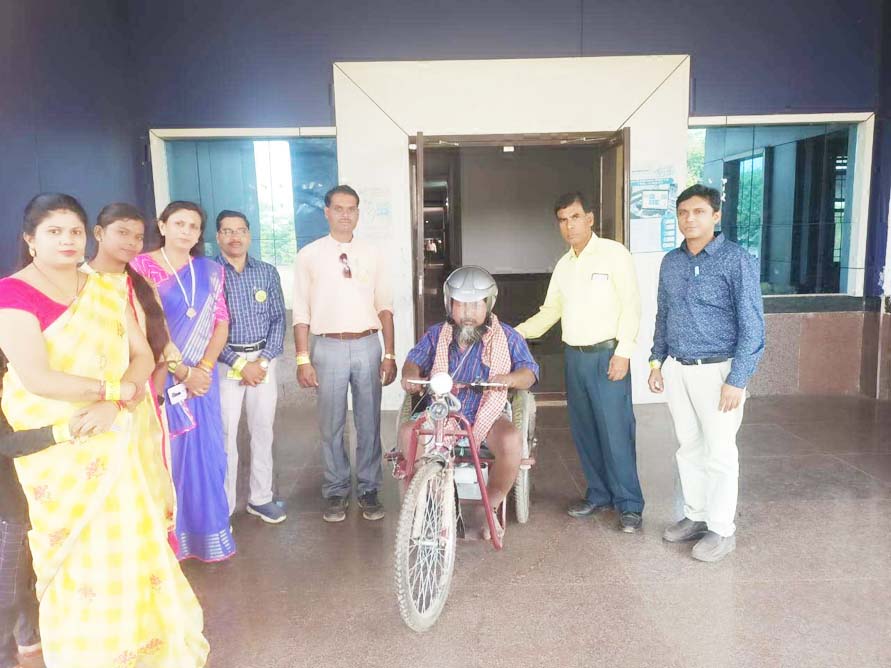 दिव्यांगों को मिली मोटराइज्ड ट्रायसाइकिल