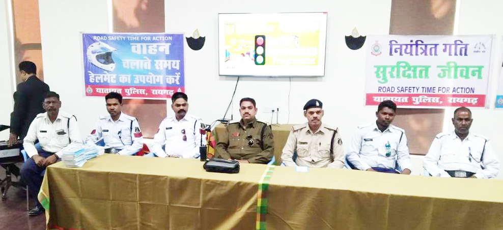 ट्रैफिक पुलिस ने सुरक्षित यातायात के प्रति स्कूली बच्चों को किया जागरूक ट्रैफिक पुलिस ने सुरक्षित यातायात के प्रति स्कूली बच्चों को किया जागरूक