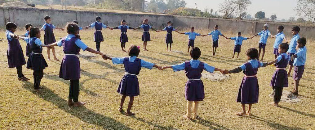 शबरी सेवा संस्थान ने कंचनपुर में बच्चों को व्यायम एवं खेल सिखाया शबरी सेवा संस्थान ने कंचनपुर में बच्चों को व्यायम एवं खेल सिखाया