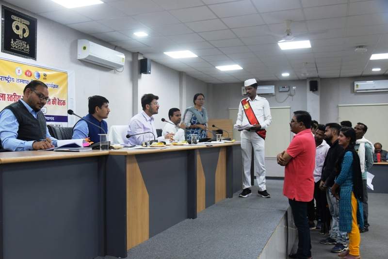 कलेक्टर ने जनदर्शन में आम जनता से सुनी समस्या-शिकायतें कलेक्टर ने जनदर्शन में आम जनता से सुनी समस्या-शिकायतें