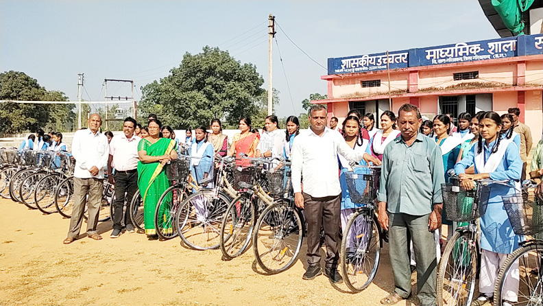 सरकारी स्कूल परसुली के छात्राओं को मिली सायकल सरकारी स्कूल परसुली के छात्राओं को मिली सायकल