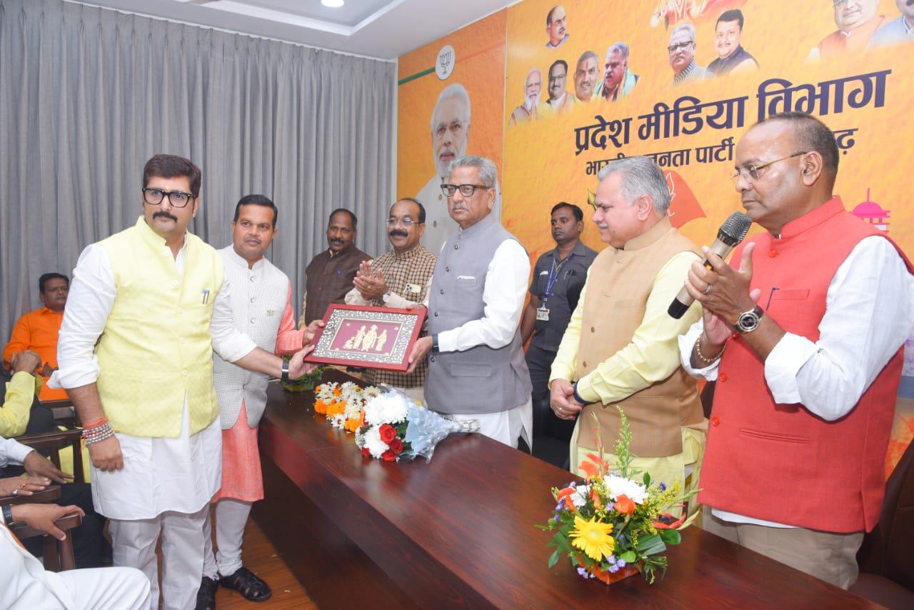 हर मामले में तत्परता ही मीडिया विभाग  की सफलता का मूलमंत्र- ओम माथुर