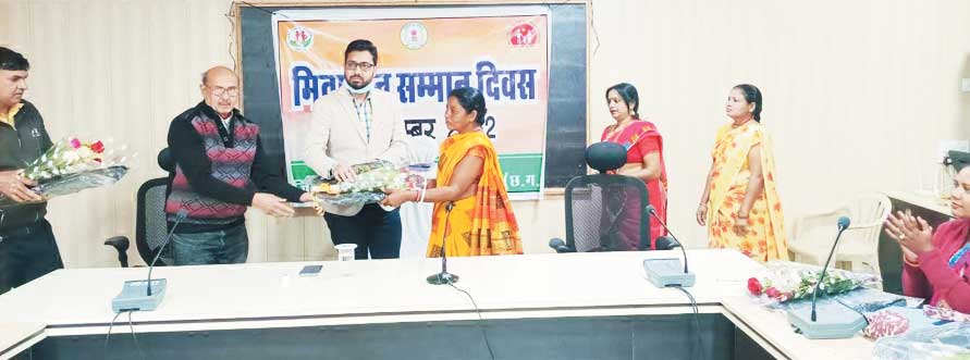 मितानिनों का सम्मान मितानिनों का सम्मान