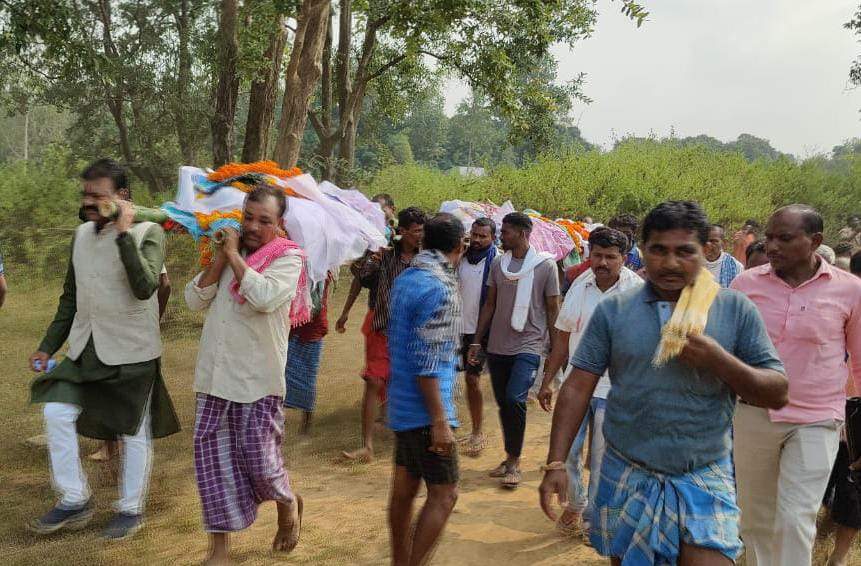 अंतिम संस्कार में शामिल हुए संसदीय सचिव रेखचंद, अंतिम संस्कार में शामिल हुए संसदीय सचिव रेखचंद,