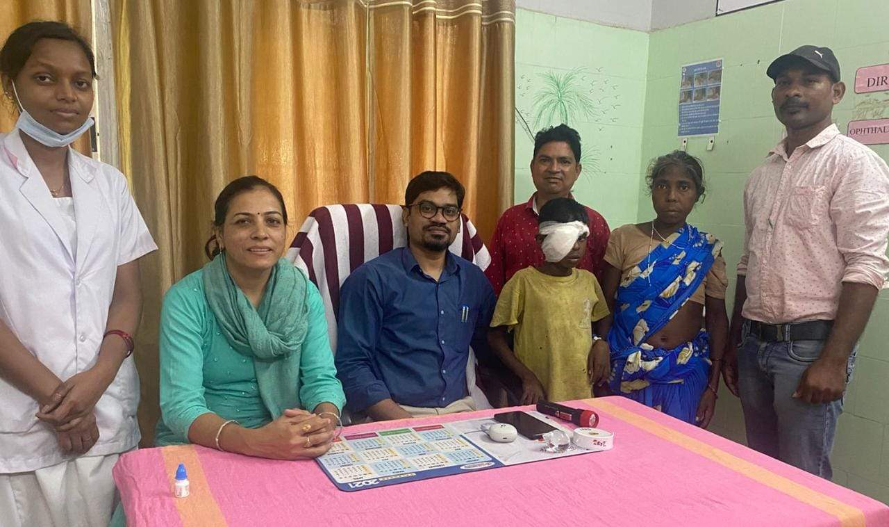 8 साल के बच्चे को था मोतियाबिंद, डॉक्टरों ने किया ऑपरेशन सफल 8 साल के बच्चे को था मोतियाबिंद, डॉक्टरों ने किया ऑपरेशन सफल