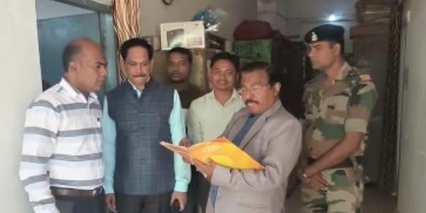 एक दिन में दो बड़ी कार्रवाई, रिकॉर्ड कीपर और दो समिति प्रबंधक निलंबित 